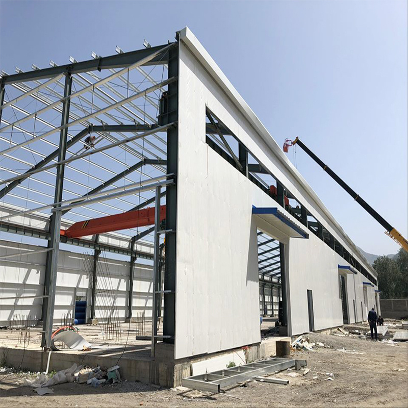 Construcción de almacén estructural de acero galvanizado previamente diseñado