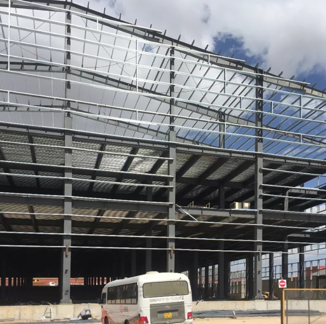 Salón de exhibición de construcción de estructura de acero con almacén